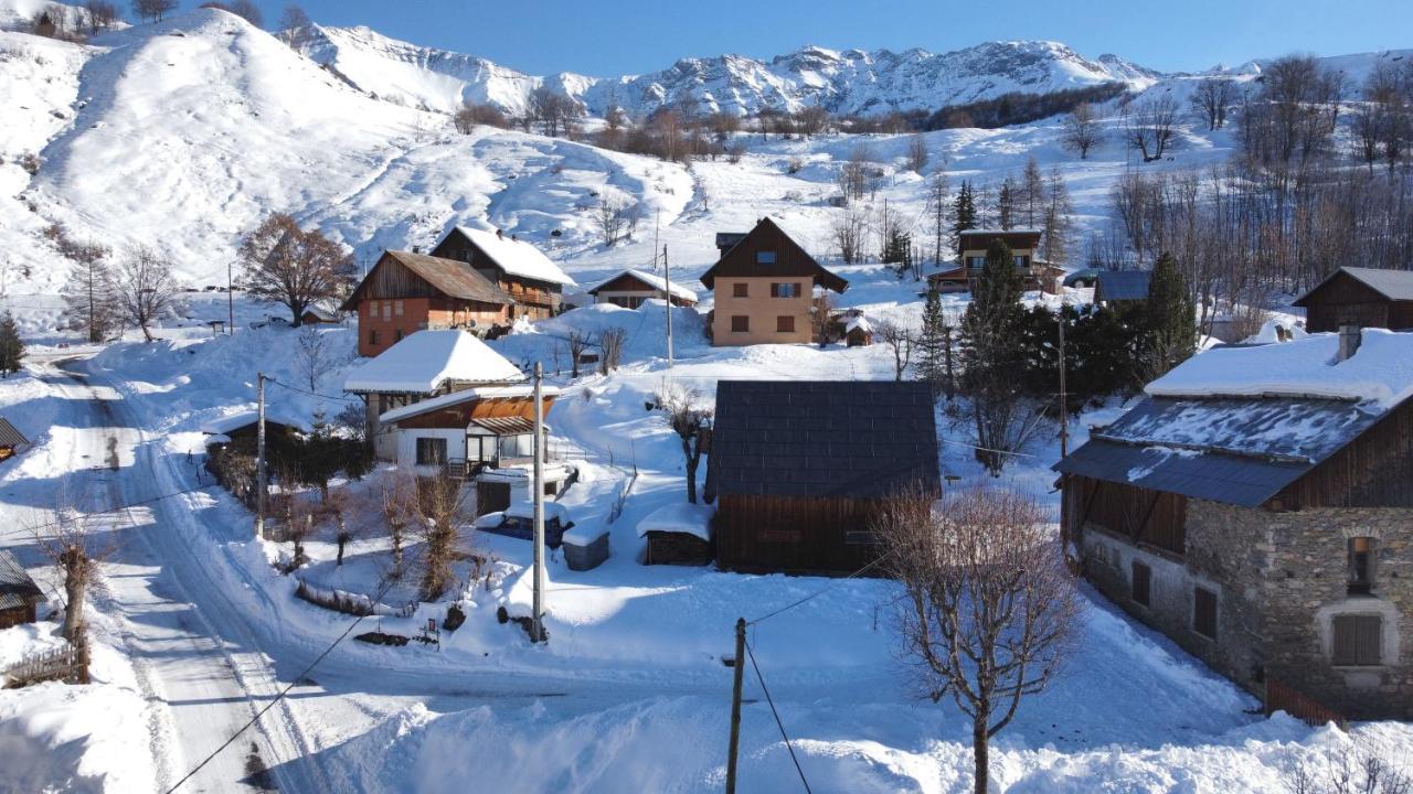 فيلا Authentique Grange Savoyarde ألبيز-مونتروند المظهر الخارجي الصورة